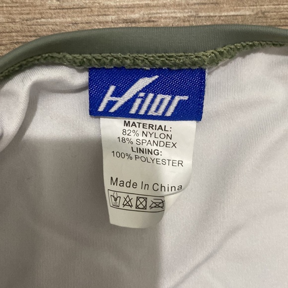 Bathing suit in excellent used condition - Picture 4 of 7